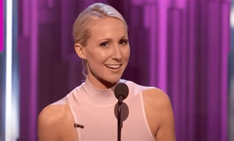 nikki nackt|Tom Bradys roast sensation Nikki Glaser bares it all for PETA!